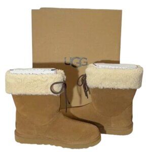 NWT UGG WOMEN'S CLASSIC SHORT CHESTNUT SUEDE SHEARLING LINED SARISSA BOOTS - 7